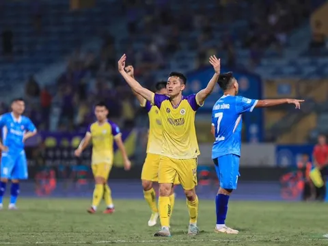 Thoát thẻ đỏ, Hà Nội ghi danh vào top 4 Cúp Quốc gia