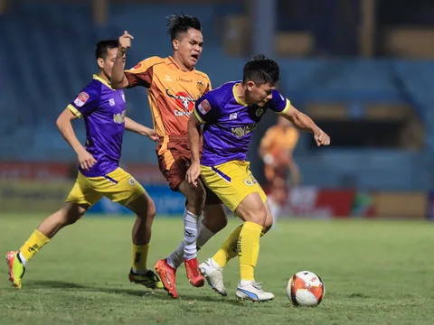 HAGL bị tố chơi bạo lực, HLV Hà Nội nói gì?