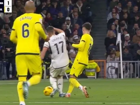 Hãi hùng hình ảnh rợn người sau pha đạp chân của sao Real