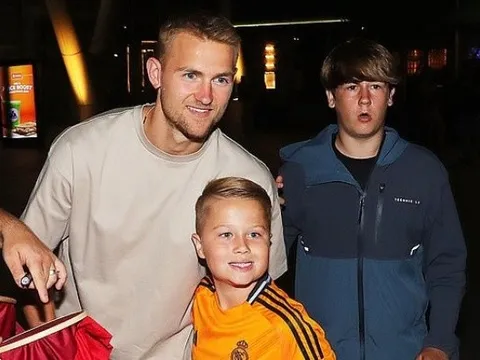 Hai tân binh tiếp theo của Man Utd đi ăn tối ở Manchester