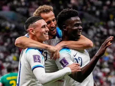 Hàng công bá đạo của ĐT Anh