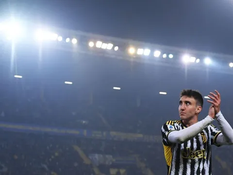 Cầu thủ Juve tức giận, bật HLV Allegri