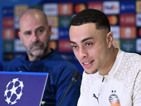 HLV PSV xác nhận sẽ không mua đứt Sergino Dest