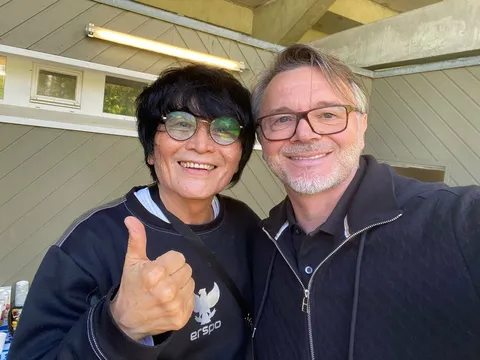 HLV Troussier xuất hiện trong ngày U23 Indonesia vỡ mộng Olympic