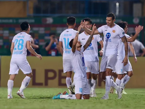 HLV V-League than thở: "Tháng 5 chúng tôi đá đến 8 trận, trung bình 4 ngày/trận"