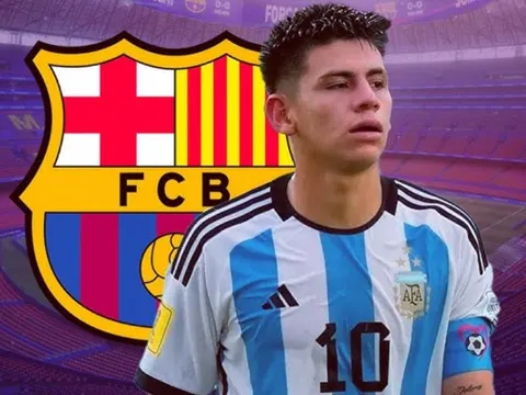 HLV Xavi đánh giá về 'Messi mới'