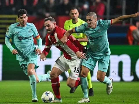 "Hố đen" báo hại Barca thua bẽ bàng