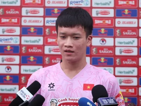 Hoàng Đức nói gì về HLV Kim Sang-sik