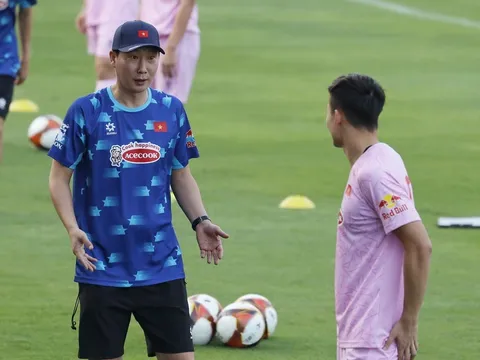 Dùng ‘đắc nhân tâm’, HLV Kim Sang-sik ra quyết định bất ngờ
