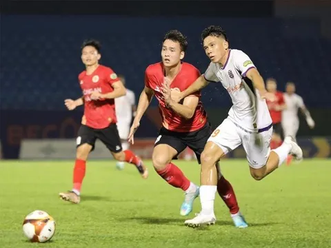 Vòng 19 V-League: Cú ngã ngựa đau đớn; CAHN buông súng