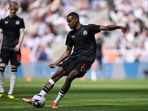 Chiêu mộ Isak, Barca đẩy ngôi sao trong mơ cho Newcastle