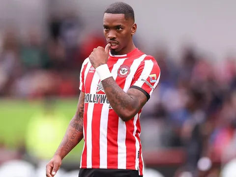 Toney bước 1 chân đến Arsenal