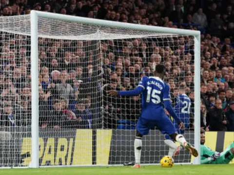 Jackson phá dớp đen đưa Chelsea trở lại top 10