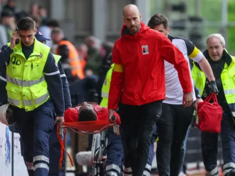 Cựu sao Arsenal qua cơn nguy kịch