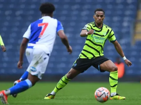 'Tân binh' trở lại, cứu rỗi cho cánh trái của Arsenal