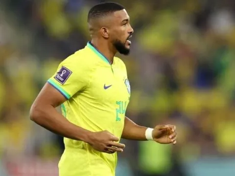 Juventus mỉa mai Man United ở thương vụ Gleison Bremer