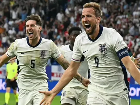 Gary Lineker chê bai Tam Sư