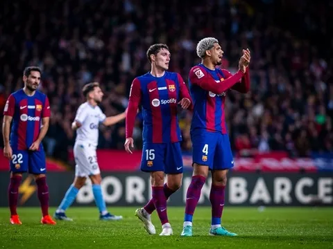 Kém Real 14 điểm, Barca vẫn còn mục tiêu tối thượng