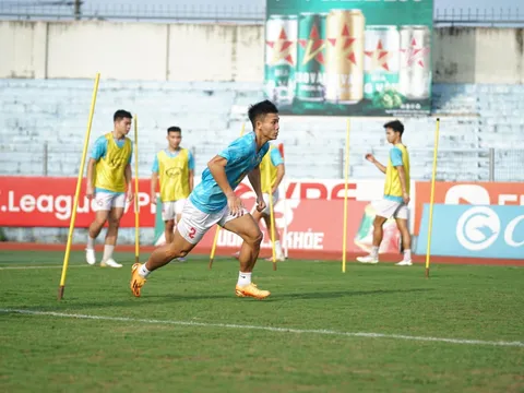 Không thắng 6 trận, sao V-League vẫn lạc quan