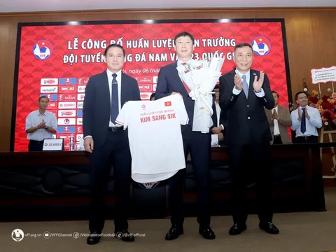 VFF nâng chỉ tiêu cho HLV Kim Sang-sik, Triều Tiên hủy diệt Hàn Quốc 7-0 ở giải châu Á