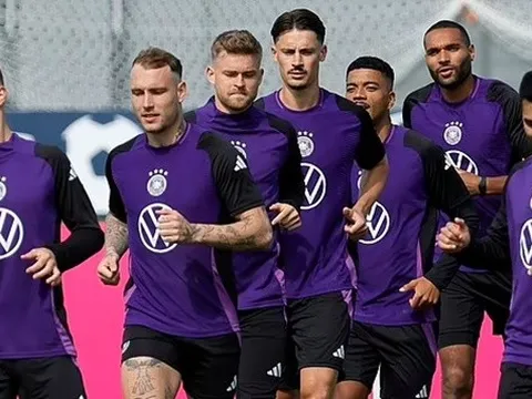 Kimmich nổi đóa vì cuộc khảo sát phân biệt chủng tộc
