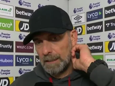 Klopp phá vỡ im lặng về hình ảnh "bốc hỏa" với Salah