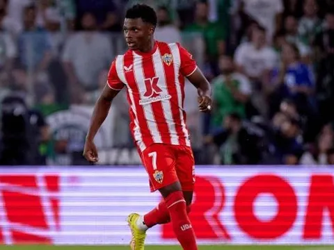 Cựu sao M.U bị phạt nặng vì chửi trọng tài