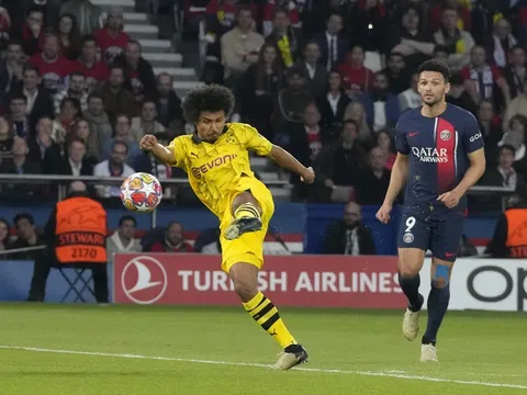 'Dembele dứt điểm vọt xà'