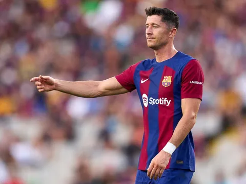 Lewandowski từ chối đề nghị 150 triệu euro để ở lại Barca