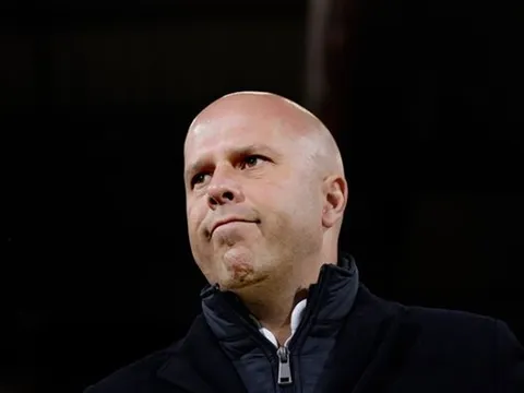 Arne Slot khiến người hâm mộ Liverpool mừng hụt