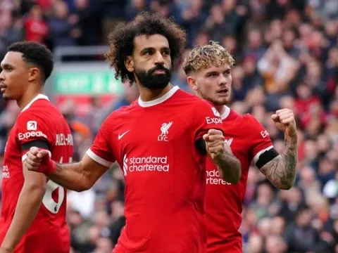 Liverpool nên làm gì với Salah?