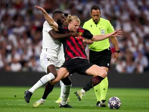 Sát thủ của Man City hiện nguyên hình