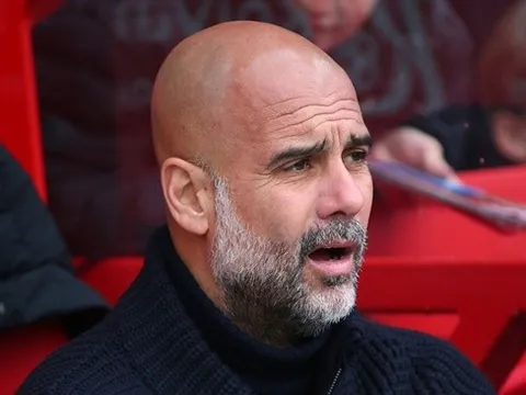 Man City toát mồ hôi vì Ederson