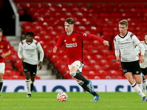 Man United có một Cole Palmer mới