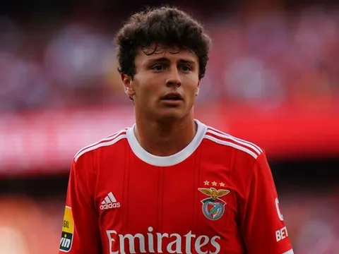 Man United quyết chiêu mộ tiền vệ Benfica