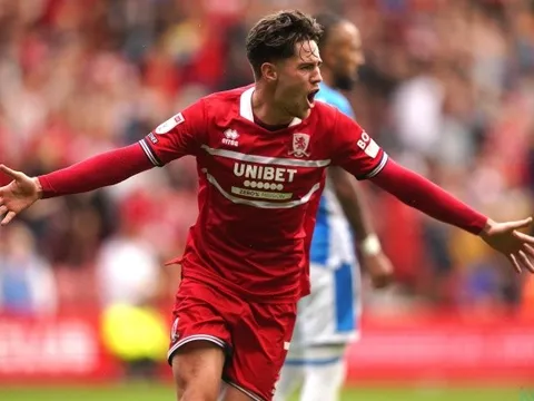 Man United trải thảm đỏ tranh mua hàng hot người Anh