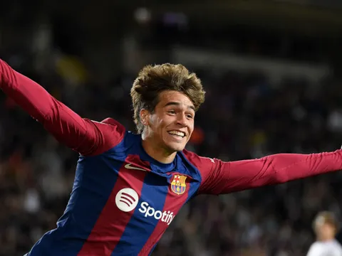 Nhờ ơn Xavi, tiền đạo trẻ Barca đe dọa vị trí của Lewandowski