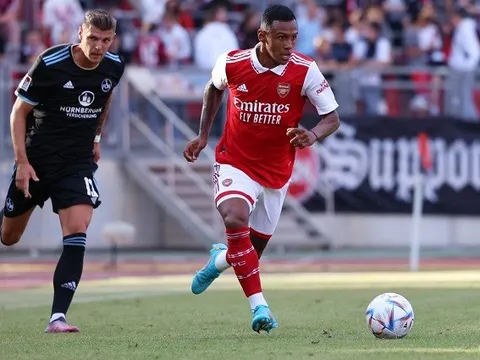 4 cầu thủ Arsenal có tương lai mờ mịt