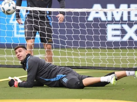 Chelsea nhắm cựu sao Arsenal