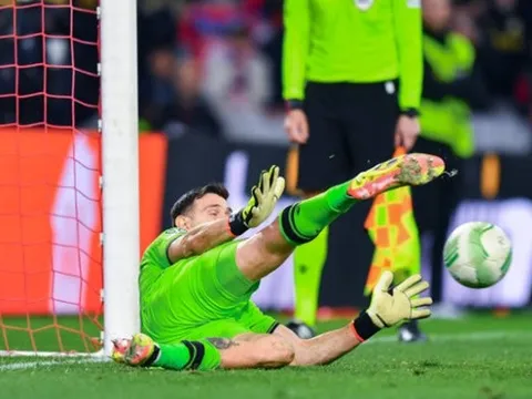 Martinez bật mode World Cup, Villa thắng luân lưu nghẹt thở