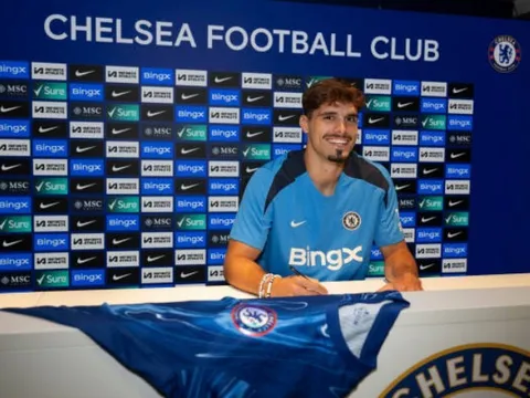 "Nước mắt đã rơi suốt buổi sáng tại sân tập"