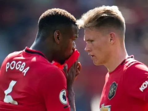 McTominay mắc lừa Pogba