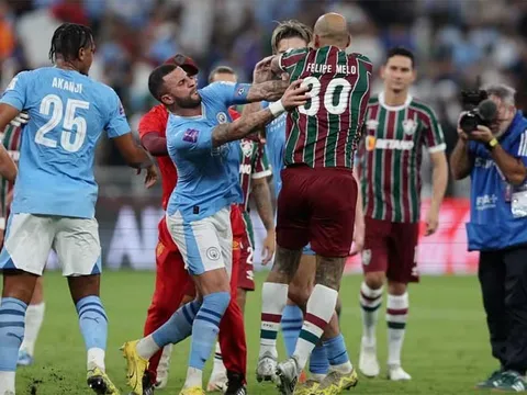 Felipe Melo nêu lý do đòi nói chuyện 'phải quấy' với Grealish
