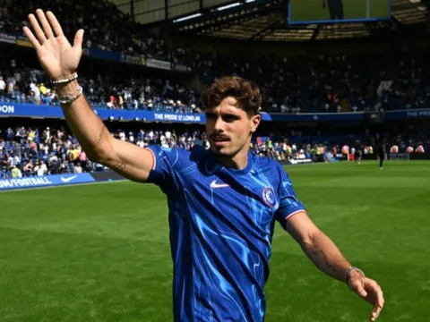 Nạn nhân đầu tiên của Pedro Neto tại Chelsea