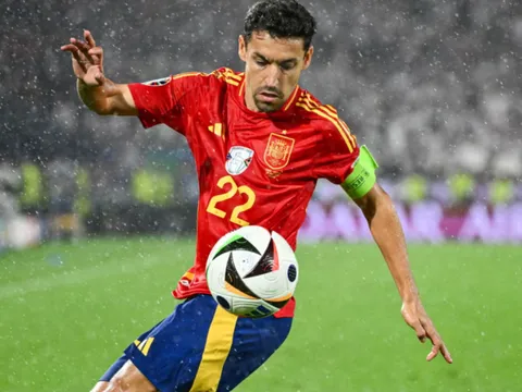 Jesus Navas có thể bắt chết Mbappe?