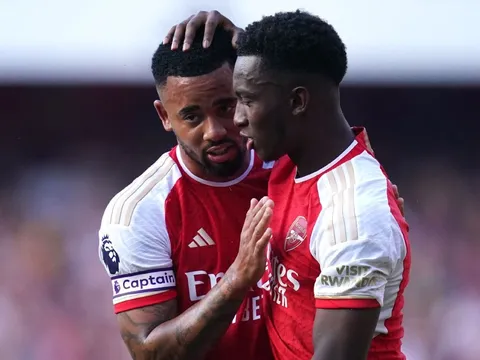Neville: "Arsenal sẽ không vô địch Premier League với Jesus và Nketiah"