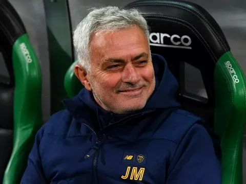 Ngã ngửa vụ Mourinho rút ruột Chelsea