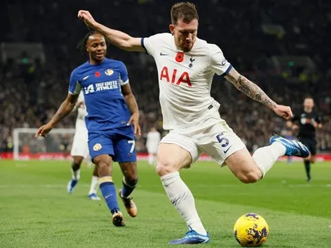 Juve lên kế hoạch giải cứu "trò cưng" Conte và Mourinho