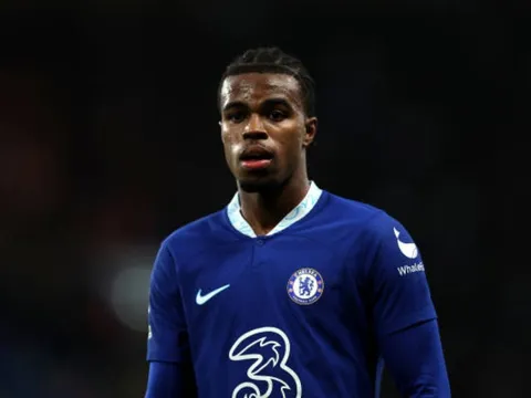 NÓNG! Cú lừa xuất hiện tại Chelsea và Barcelona