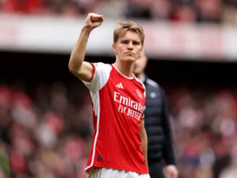 ĐHTB vòng 36 Premier League: 3 sao Arsenal góp mặt